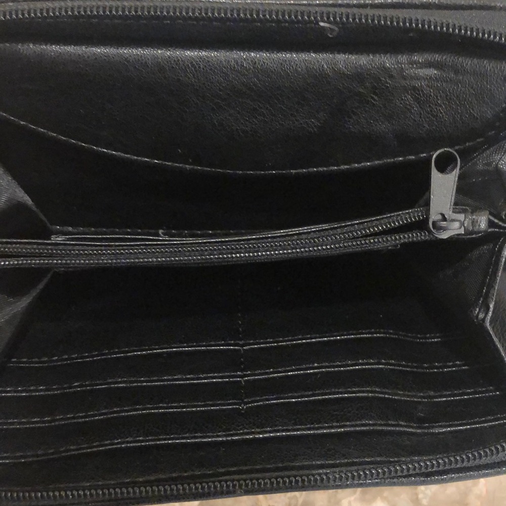 Kenneth Cole Reaction Wallet - Picture 2 of 2